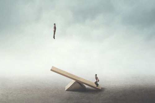 Dos hombres en un trampolín