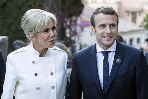 Macron y Brigitte representando la diferencia de edad en la pareja