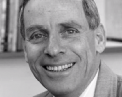 Amos Tversky: biografía de un psicólogo cognitivo y matemático