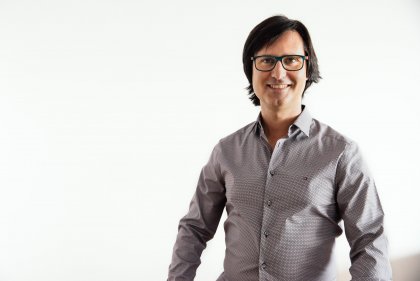 Entrevista a Óscar González: "El amor es una experiencia sumamente gratificante para el ser humano"
