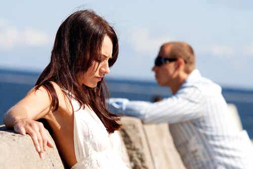 ¿Por qué aumentan los conflictos de pareja en vacaciones?