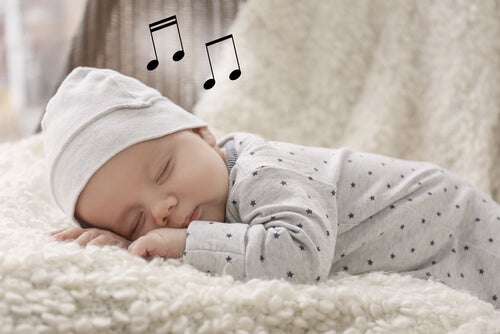 Bebé escuchando música