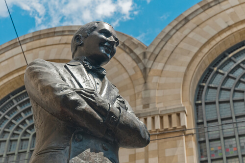 Estatua de Carlos Gardel