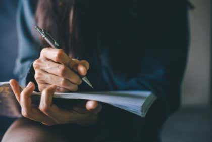 ¿Cuáles son los beneficios de escribir a mano para el cerebro?