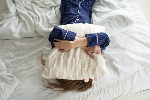 Luie vrouw in bed