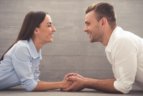 Couple talking to represent communication in the couple