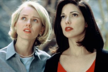 Mulholland Drive: un laberinto de luces y sombras