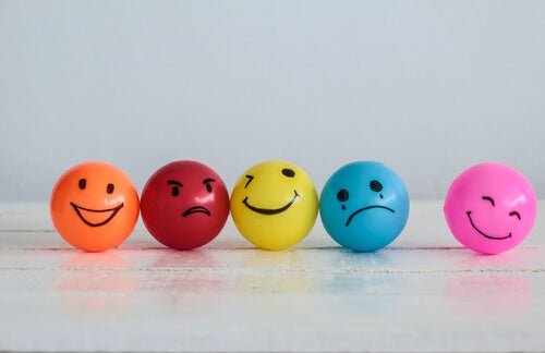Las 8 emociones básicas, según la de Plutchik - La Mente es Maravillosa