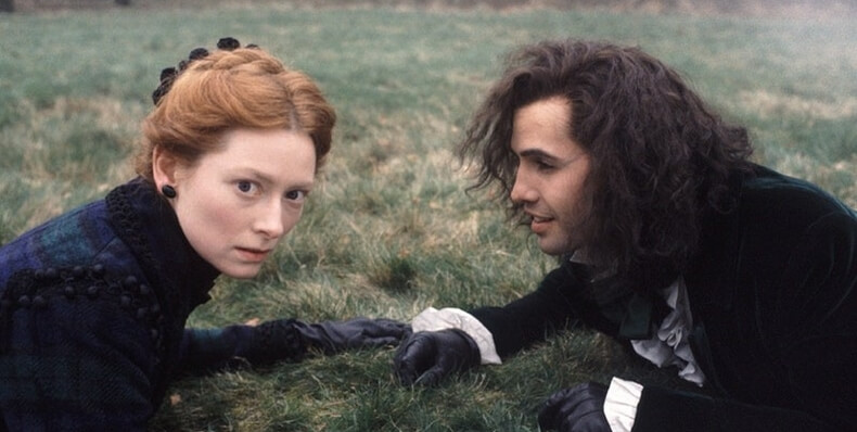 Mujer y hombre en el suelo