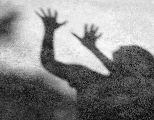 Sombra de una persona aterrorizada por Jack el destripador