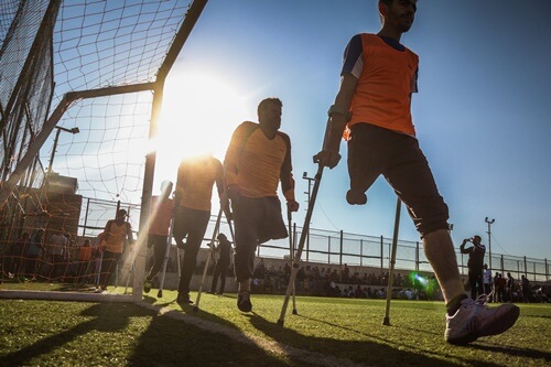 Personas con discapacidad en campo de fútbol