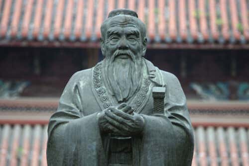 Konfucius staty