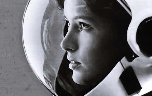 Astronauta representando el día de La mujer y la niña en la ciencia