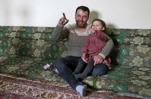 Padre sirio con su hija