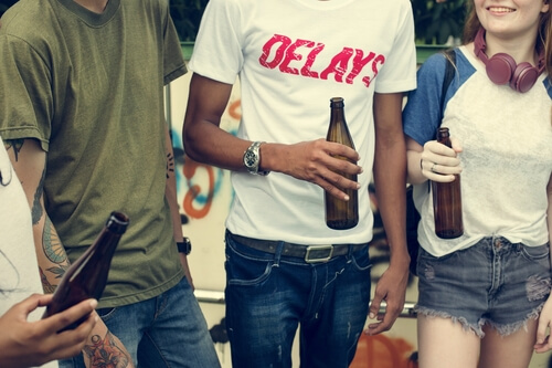 Adolescentes con bebidas alcohólicas