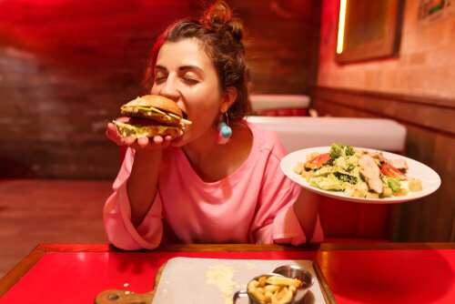 Mujer con apetito insaciable