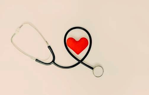 Estetoscopio representando que los enfados afectan a la salud