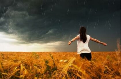 Las tormentas son temporales, tu actitud inoxidable