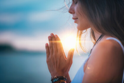 Los efectos de la meditación colectiva en la sociedad