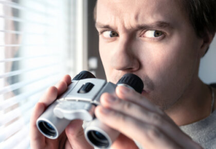 Rasgos comunes de los creyentes en teorías de la conspiración