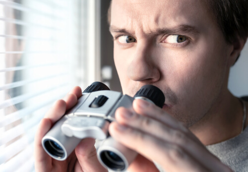 Rasgos comunes de los creyentes en teorías de la conspiración