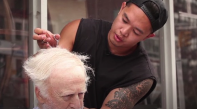 Mark Bustos, el peluquero de las celebridades al servicio de los pobres