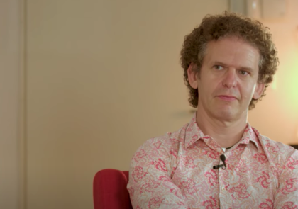 Cómo hacer frente al coronavirus desde la terapia ACT, según Russ Hurris