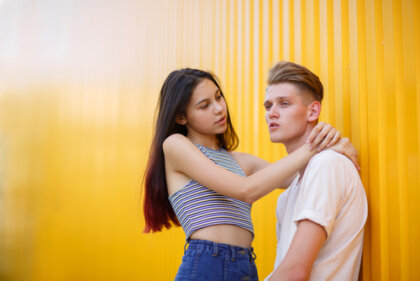 Por qué algunas adolescentes se enamoran del “chico malo”