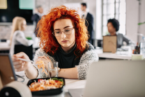 Comer por aburrimiento, ¿por qué te ocurre?