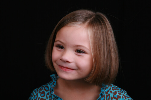 Niña con el síndrome alcohólico fetal