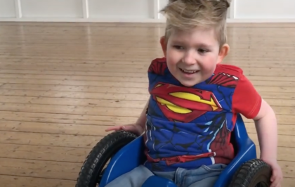 Abrazos para Noah, un asombroso caso de crecimiento cerebral