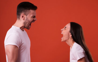 Gritar y pedir que no te griten