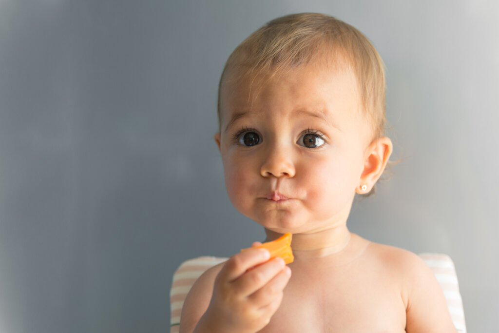 Bebé comiendo