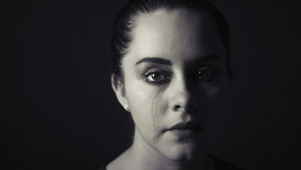 Mujer triste llorando