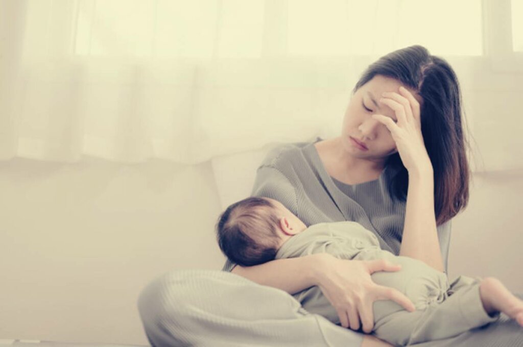 Maman avec son bébé représentant les mères qui n'aiment pas leurs enfants