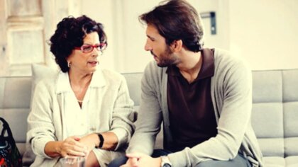 Padres que controlan a sus hijos adultos