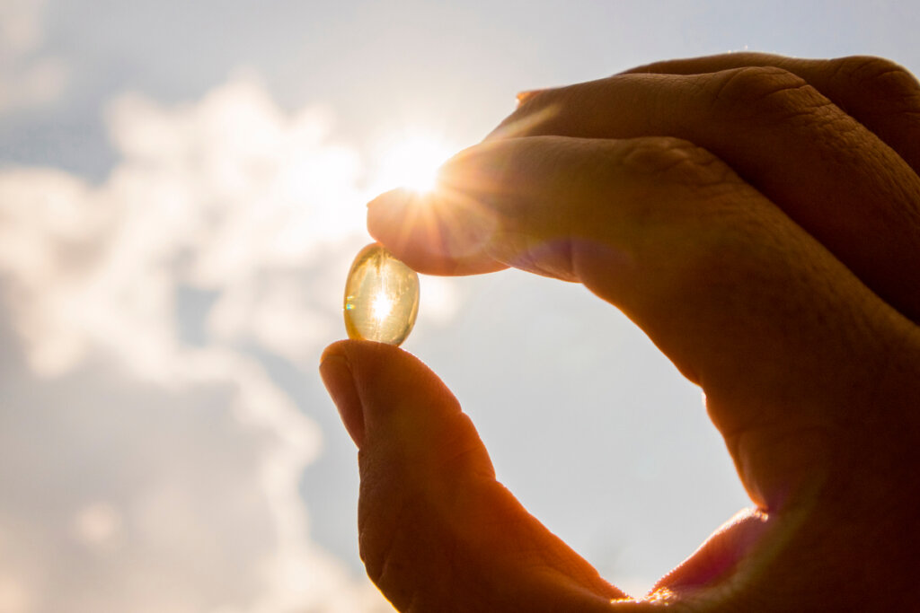 Mano con vitamina D