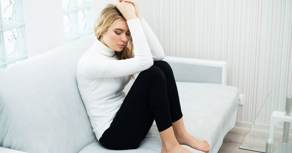 Mujer que sufre ansiedad por separación de pareja