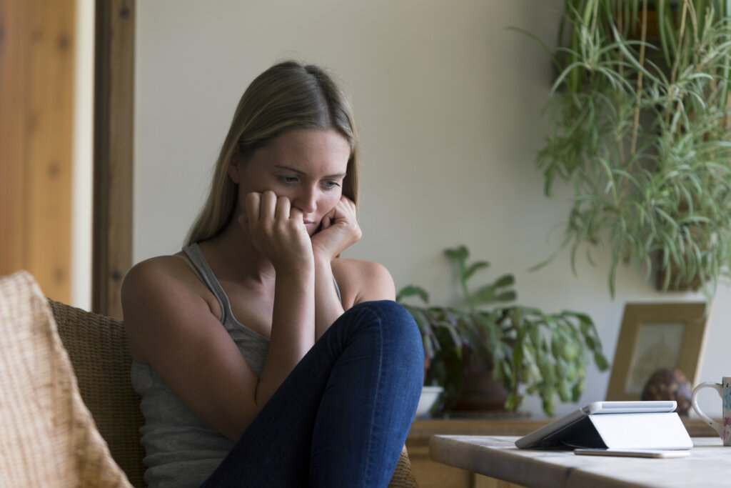 Femme triste pour la rupture