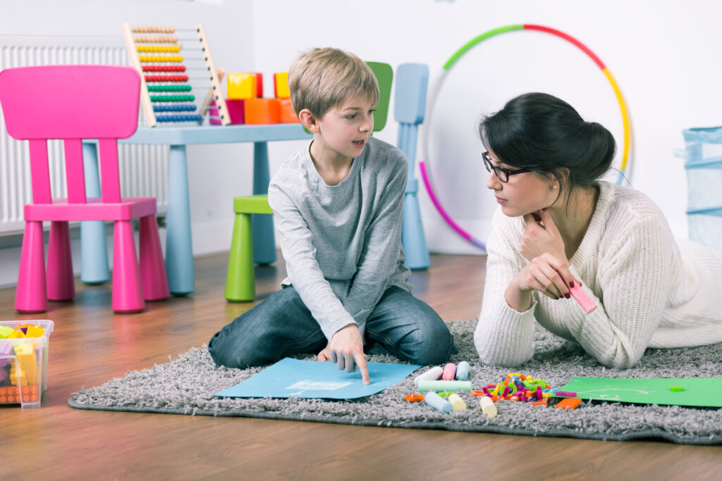 Niño en terapia psicológica