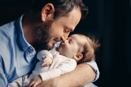 Ser padre produce un cambio en las hormonas