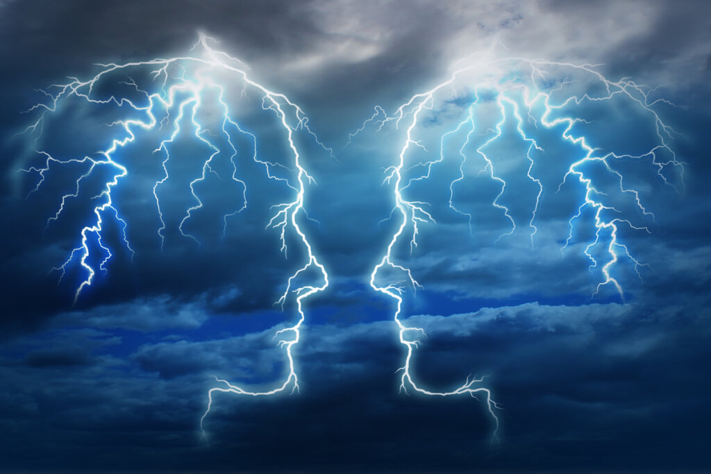 Perfil de dos personas de frente