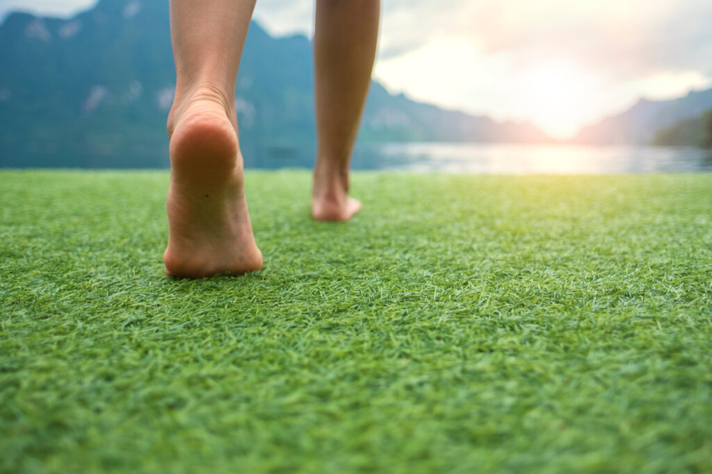 pieds de la personne qui marche