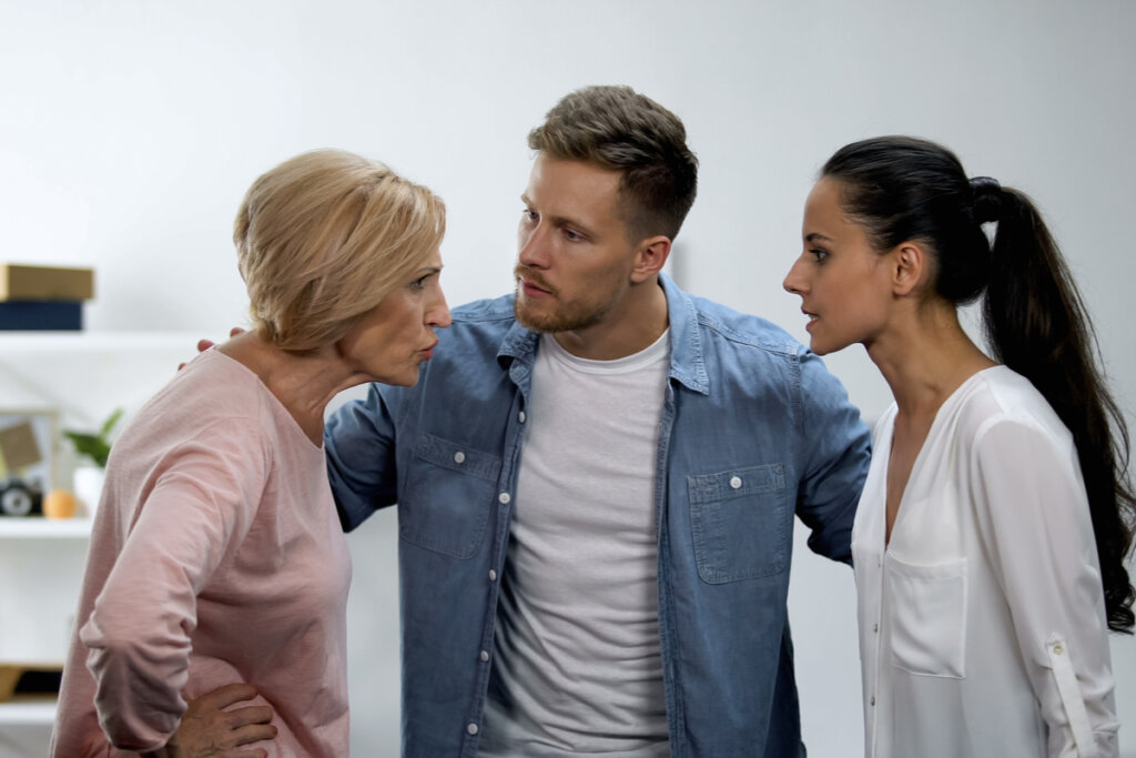 Mother-in-law and daughter-in-law arguing