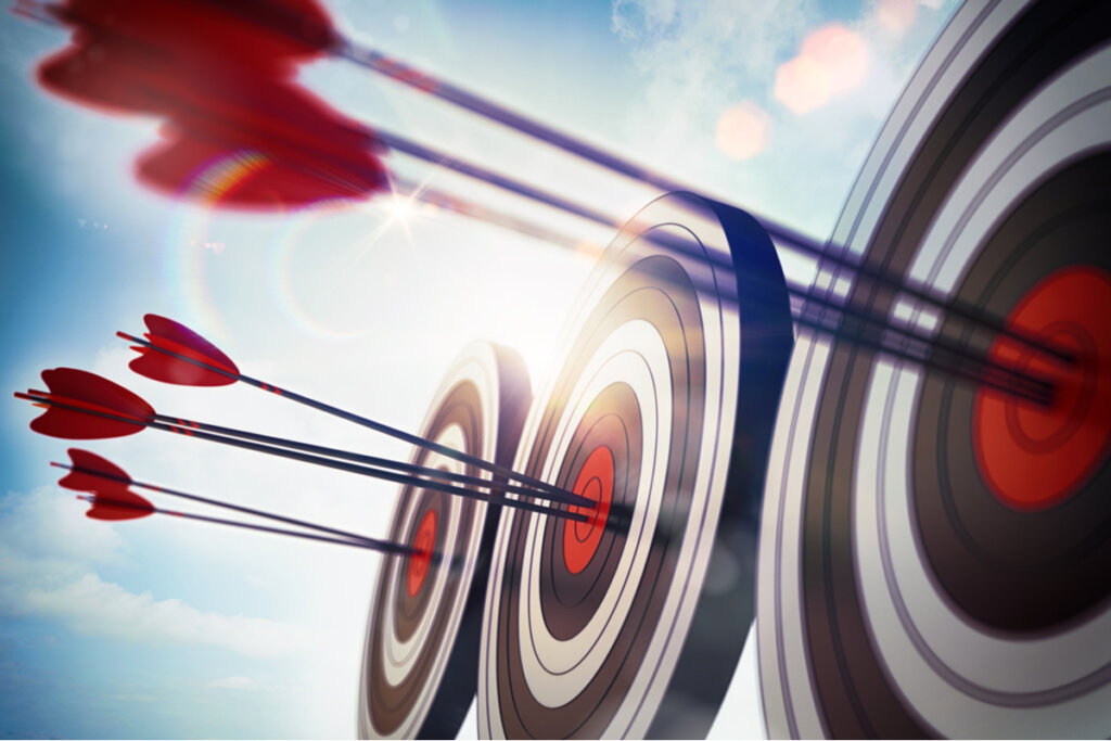 Dianas con flechas en el centro