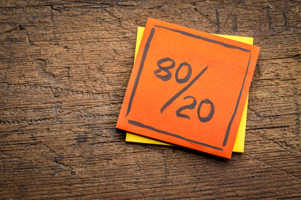 Folio con una proporción escrita de la ley de los pocos vitales