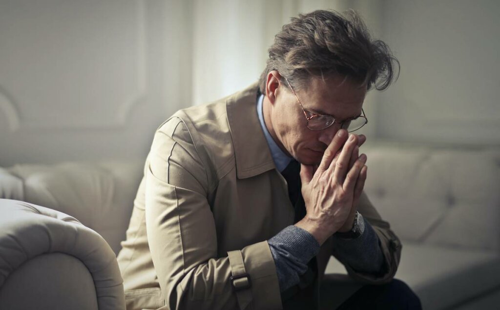 Hombre con personalidad depresiva