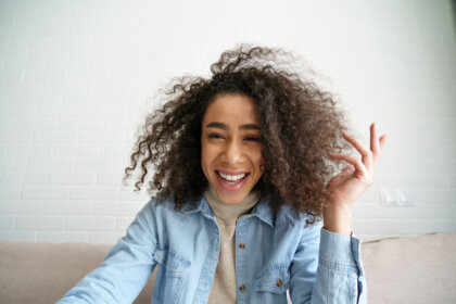 ¿Por qué a veces hablamos solos?