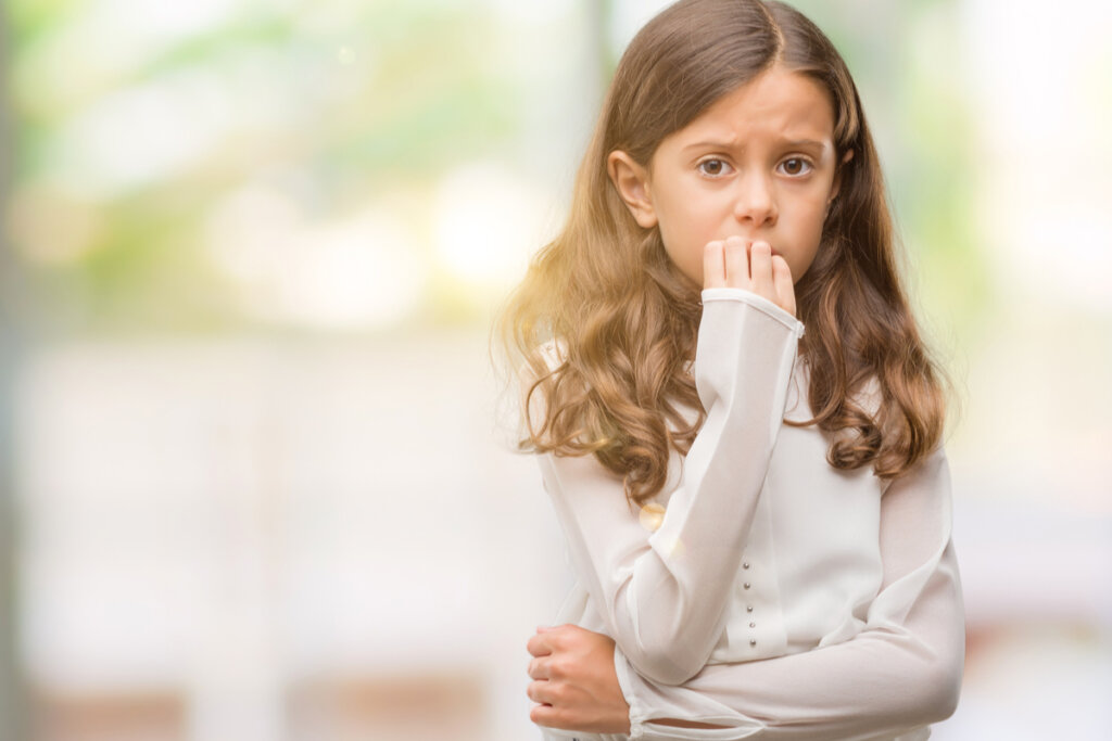 Niña preocupada