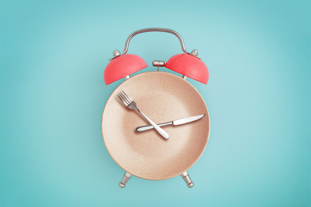 Reloj en un plato